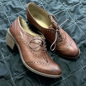 Frye Maggie Lace Up Oxford Wingtip Heeled Booties